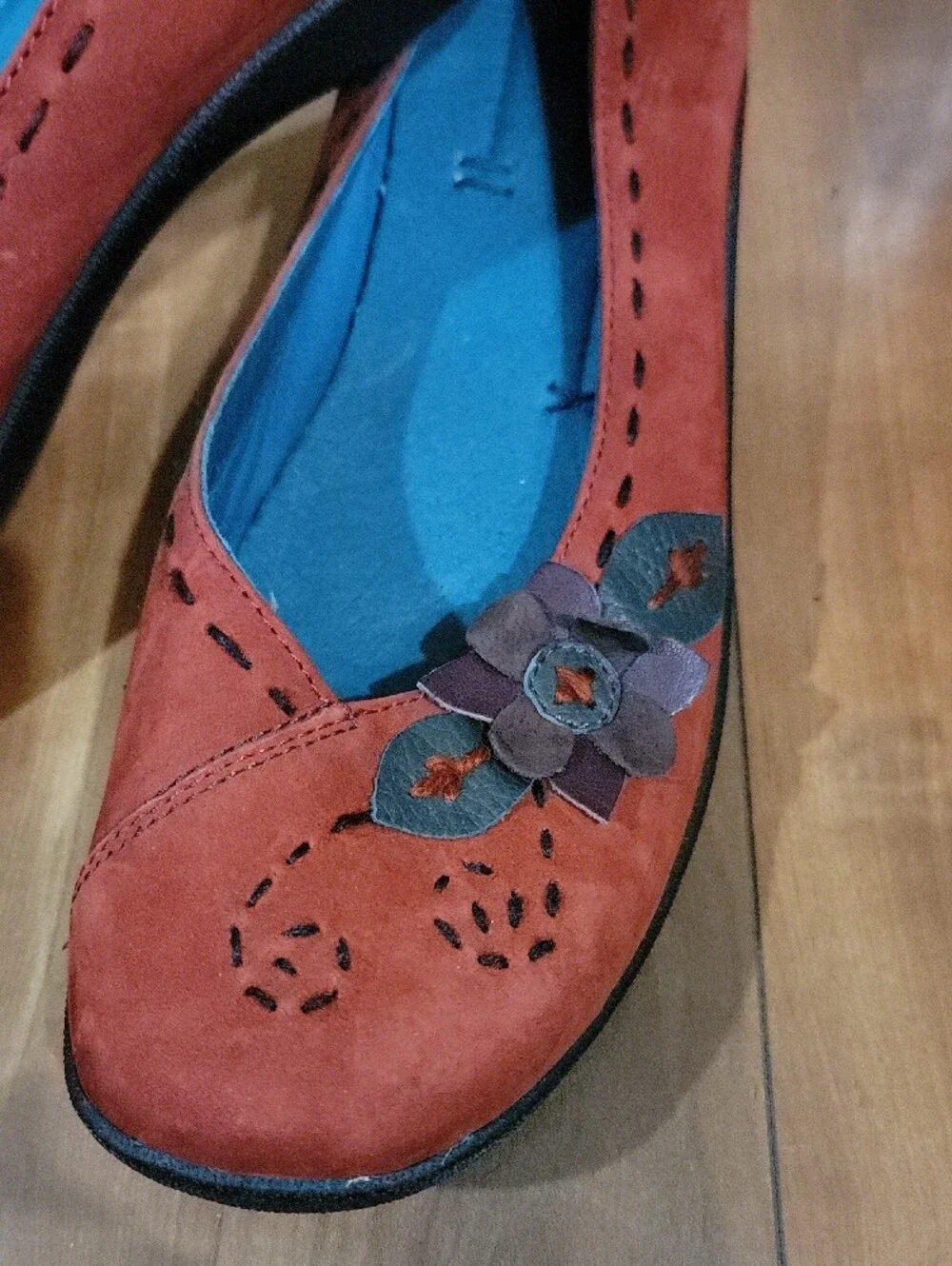 Hush Puppies Red Suede Floral Slip-On Flats with Blue Insole